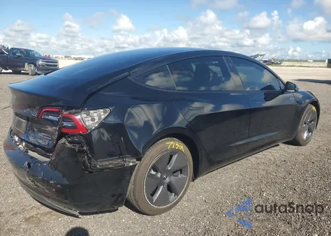 2022 Tesla Model 3 z USA, uszkodzony, nr VIN 5YJ3E1EB1NF318247